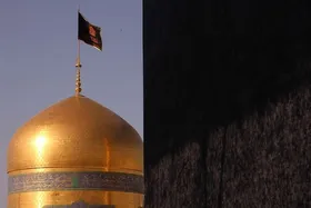 پرچم&zwnj;های سیاه عزا بر فراز گلدسته&zwnj;ها و ایوان&zwnj;های حرم رضوی برافراشته می&zwnj;شود + زمان