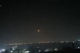 ویدئو | لحظه برخورد موشک&zwnj;ها به فرودگاه بن گوریون اسرائیل
