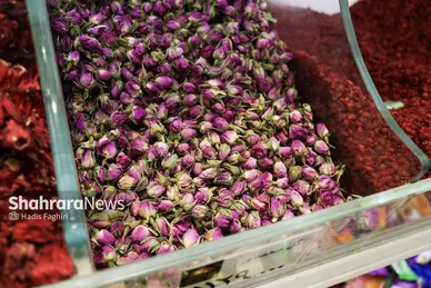 گزارش تصویری | حال‌وهوای بازار در شب‌های نزدیک به عید نوروز ۱۴۰۴