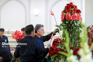 گل آرایی حرم مطهر رضوی در آستانه میلاد امام رضا (ع)