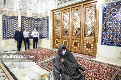 آیین تعویض گل‌های ضریح مطهر رضوی