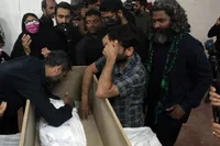 ویدئو | تشییع پیکر ۱۶۸ دانش‌آموز شهید مدرسه دخترانه «شجره طیبه» میناب