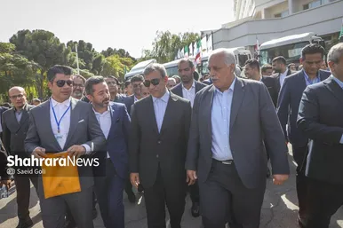 گزارش تصویری | نخستین همایش ملی «گردشگری و تحول پایدار» و آیین رونمایی و تحویل ۳۰ دستگاه خودروی سنگین ویژه خدمات شهری به شهرداری‌های خراسان رضوی