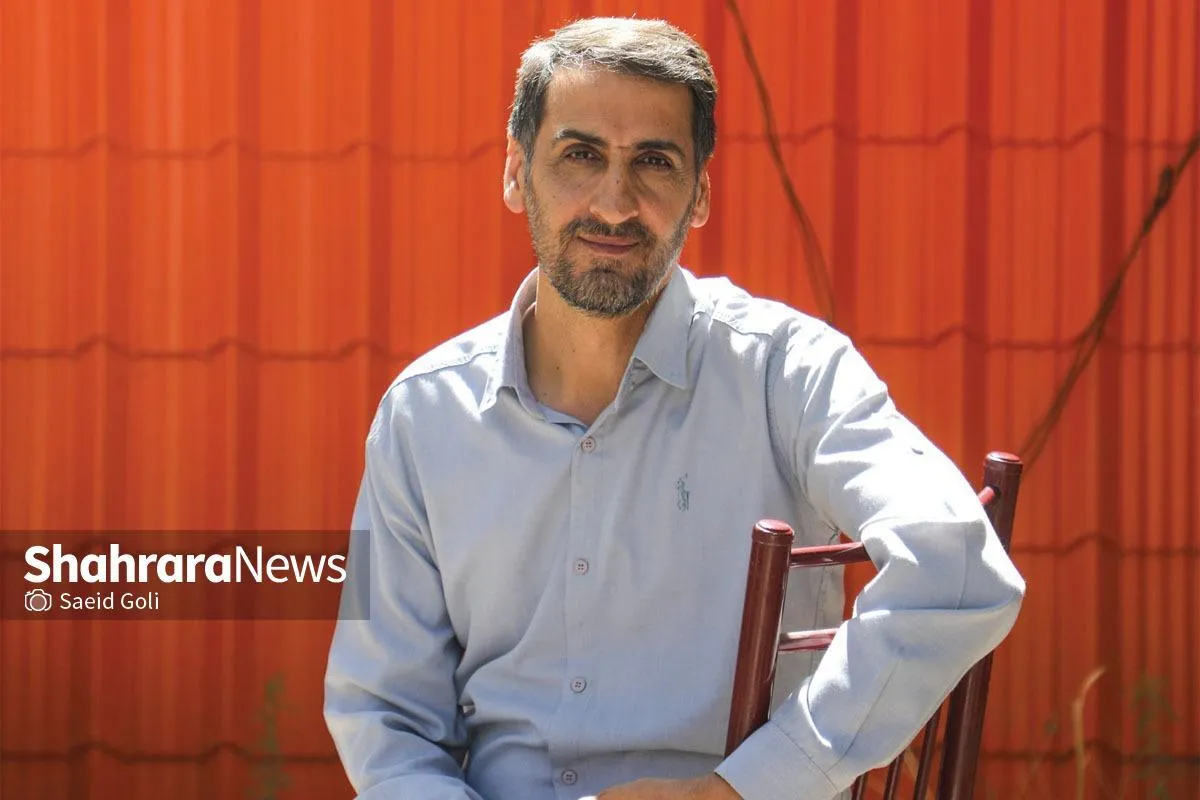 شاعر «جلز با کل سطح ممکن پوست»: زبان، تنها شاخصه ماندگاری شعر است