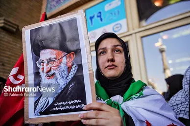 گزارش تصویری | اقامه نماز بر پیکر قائد شهید در خیابان های اطراف مصلی تهران