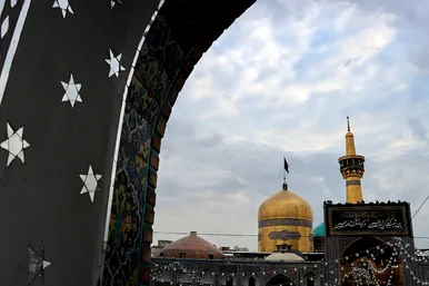 آئین اذن عزای حسینی و تعویض پرچم گنبد حرم مطهر رضوی