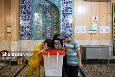 عکس‌هایی از دور دوم انتخابات ریاست جمهوری در مشهد (۴)