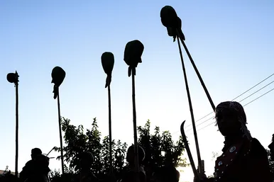 حرکت کاروان نمادین اسرای کربلا در مشهد