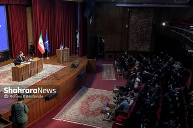 پرسش و پاسخ دانشجویان دانشگاه فردوسی با معاون رییس جمهور