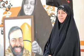 اینجا هنوز عطر سیب جاری است