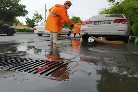 آماده&zwnj;باش کامل نیرو&zwnj;های خدمات شهری و فضای سبز در پی بارندگی و آب&zwnj;گرفتگی شدید در مشهد (۲۶ اردیبهشت ۱۴۰۳)