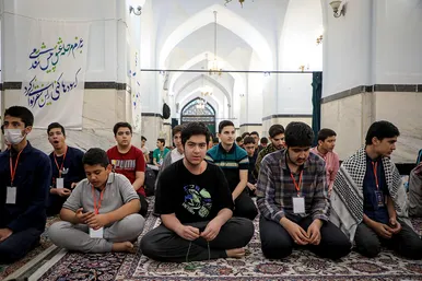 اعتکاف نوجوانان دهه هشتادی در حرم مطهر رضوی
