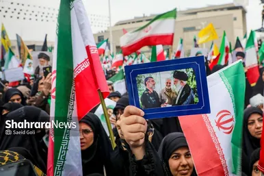 گزارش تصویری | حضور پرشور و باشکوه مردم برای بیعت با سومین رهبر انقلاب اسلامی در میدان شهدا مشهد