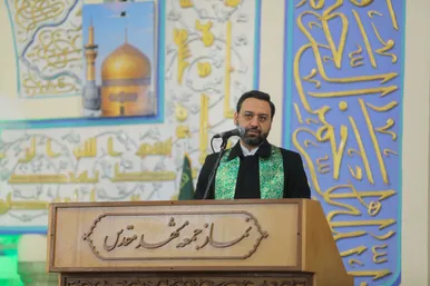 عکس‌هایی از شهید مالک رحمتی در حرم امام‌رضا(ع)