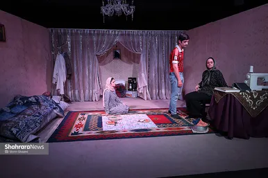 گزارش تصویری | نمایش «شربت زعفران، آویشن، پونه و چند قطره روغن گل مغربی»