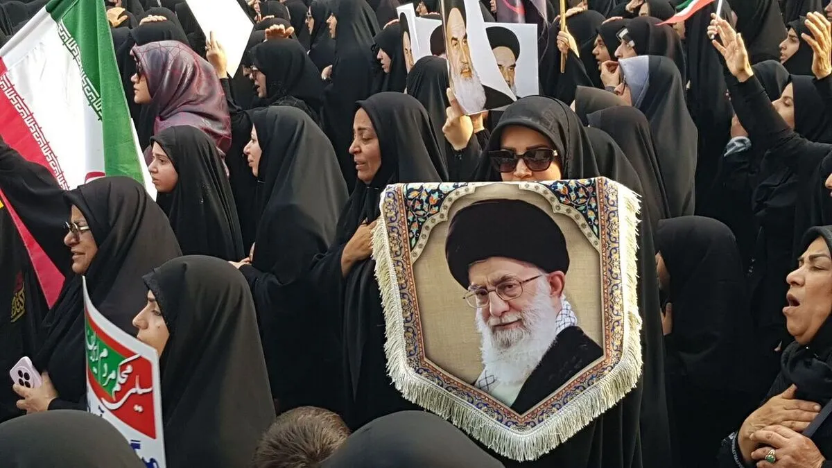 اجرای نقش دوگانه توسط زنان کشور در جنگ| حضور بانوان در صحنه‌های مختلف، پیامی روشن برای دشمنان دارد