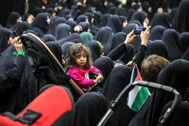 تشییع پیکر بانوی شهیده فاطمه دهقانی از شهدای حادثه تروریستی کرمان