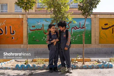 سبحان احمدی پسری آرام و مهربان بود و خوراکی‌هایش را با دوستانش تقسیم میکرد،رضا و کیان هم دو دوستی هستند که هر روز این کار را میکنند