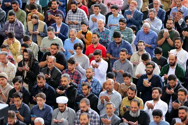 اقامه نماز عید فطر به امامت رهبر انقلاب
