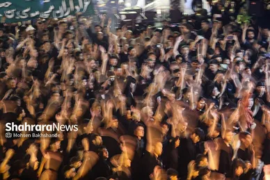 عکس‌هایی از مراسم علم کشیِ مهاجران افغانستانی در گلشهر مشهد