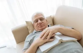 آیا چرت زدن سالمندان نشانه خطرناکی است؟