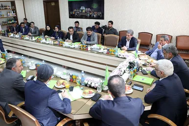 بازدید رییس سازمان بورس و ارواق بهادار از چند واحد صنعتی در مشهد