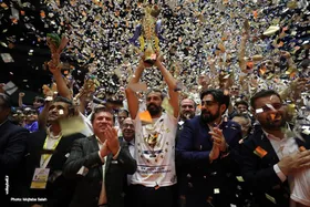 &nbsp;اهدا جام قهرمانی پیکان در باشگاه&zwnj;های آسیا به آستان قدس رضوی&nbsp;