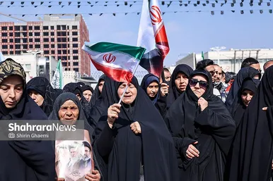 گزارش تصویری | تشییع پیکر مطهر ۶ شهید ناوهای دنا و جماران در مشهد