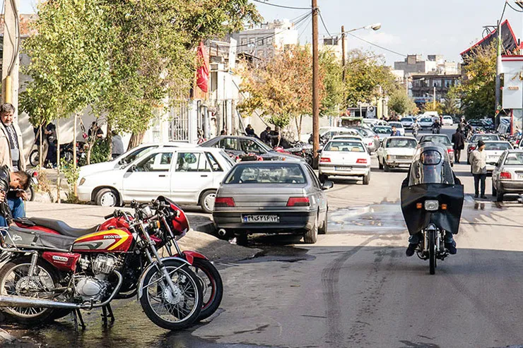 روایتی از فعالیت آزادانه دلالان دارو در مشهد