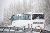 آخرین وضعیت خدمت‌رسانی در پایانه‌های مسافربری شهرداری مشهد در روز‌های برفی (شنبه، ۲۹ آذر ۱۴۰۴)