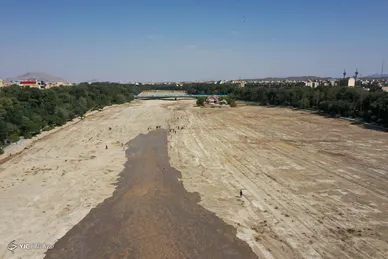 جاری شدن آب در زاینده رود