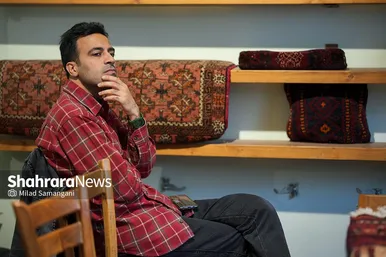 گزارش تصویری | نقد و بررسی کتاب «ناخن کشیدن روی صورت شفیع‌الدین» در کافه کتاب آفتاب مشهد