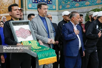 گزارش تصویری | آیین رسمی بدرقه دوندگان کاروان جاده ولایت در حرم مطهر رضوی