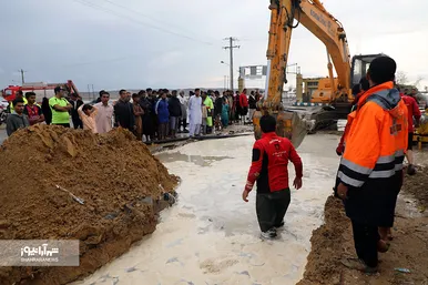 امداد‌رسانی آتش‌نشانان مشهد به مناطق سیل‌زده کنارک