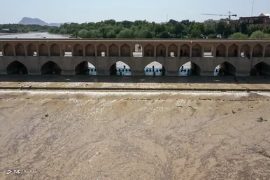 جاری شدن آب در زاینده رود