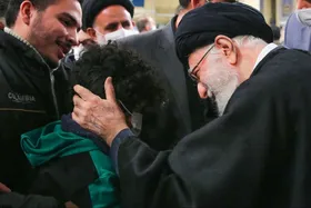 ویدئو| تصاویری از دیدار رهبر انقلاب با خانواده شهدای حادثه تروریستی شاهچراغ