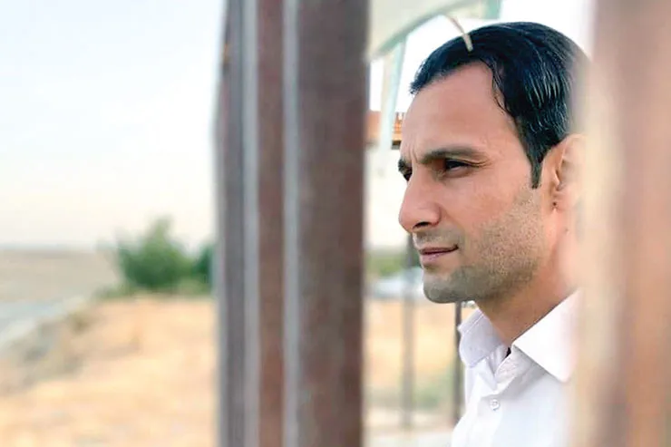گفت‌وگوی کوتاه با شاعری که از ریاضیات به شعر رسید