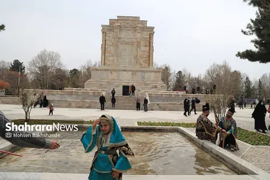 حضور گردشگران در آرامگاه فردوسی در نوروز ۱۴۰۱