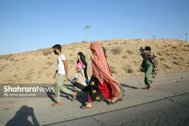 زائران پیاده حرم امام رضا (ع)