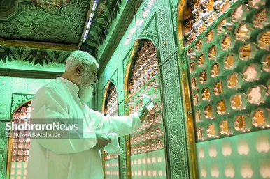 غبارروبی مضجع منور امام رضا(ع)