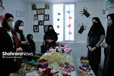 دومین بازارچه فروش دست ساخته‌های دانش‌آموزان مدرسه خودگردان هدایت