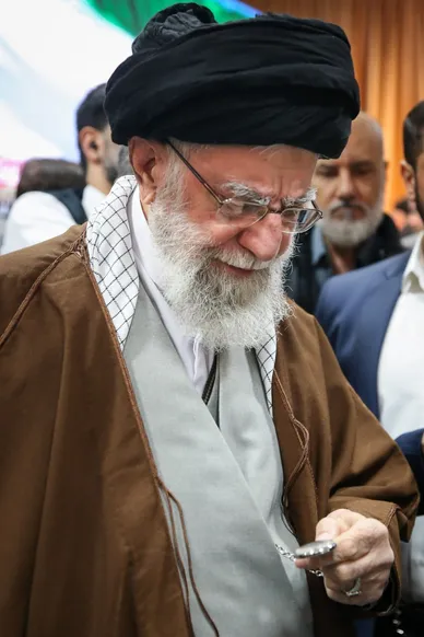 گزارش تصویری | بازدید رهبر معظم انقلاب اسلامی از نمایشگاه رویداد ملی «پیشگامان پیشرفت» (۲ بهمن ۱۴۰۳)