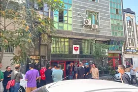 تجمع هواداران پرسپولیس مقابل باشگاه (۱۹ مردادماه ۱۴۰۴) + ویدیو