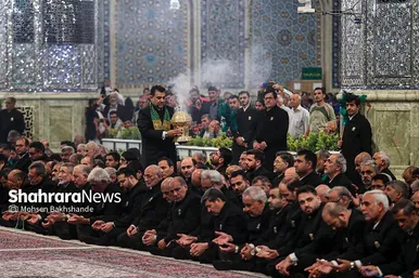 دعا برای سلامتی رئیس جمهور در حرم مطهر رضوی