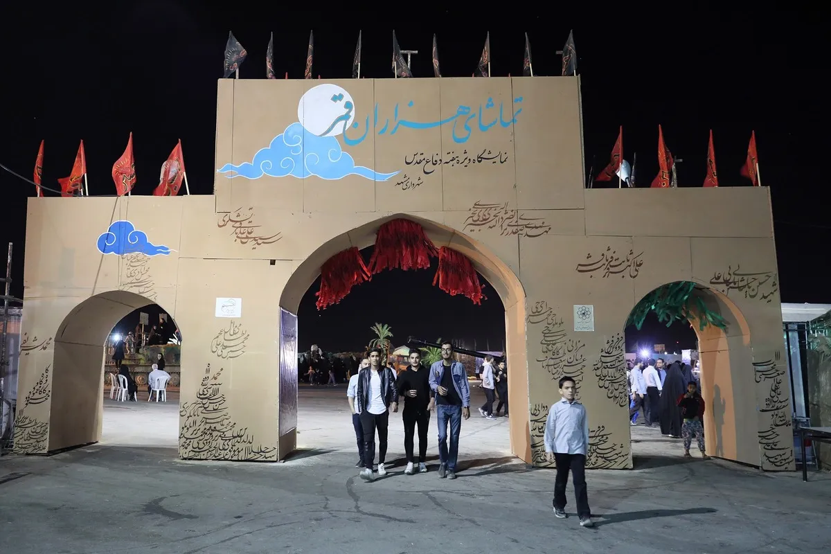 دیدار با «هزاران قمر» در گلزار شهدای مشهد | افطاری ساده در کنار مزار شهدا