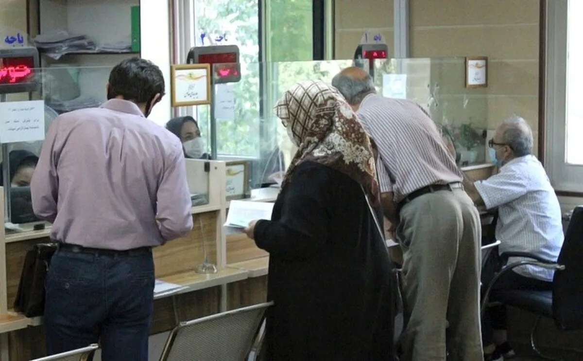 چالش پیدا‌کردن ضامن کارمند رسمی با گواهی کسر از حقوق برای دریافت وام خُرد بانکی