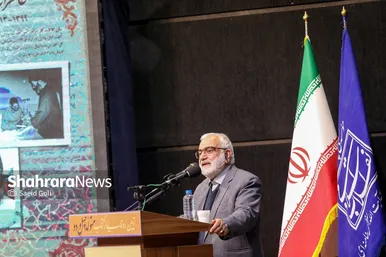 رونمایی از کتاب متولد چهل و دو