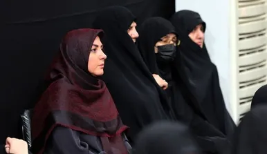 تصاویری از حضور هنرمندان در مراسم بزرگداشت شهدای جنگ ۱۲ روزه در حسینیه امام خمینی(ره)
