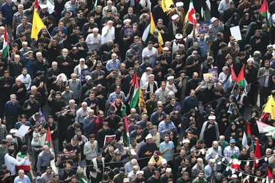 عکس‌هایی از اقامه نماز رهبر انقلاب بر پیکر مجاهد بزرگ شهید اسماعیل هنیه