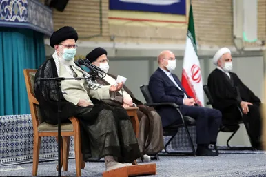 دیدار جمعی از مسئولان نظام و مهمانان شرکت کننده در کنفرانس وحدت اسلامی با رهبر معظم انقلاب